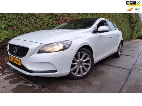 Volvo V40 1.6 D2 Momentum (koppaking kapot)