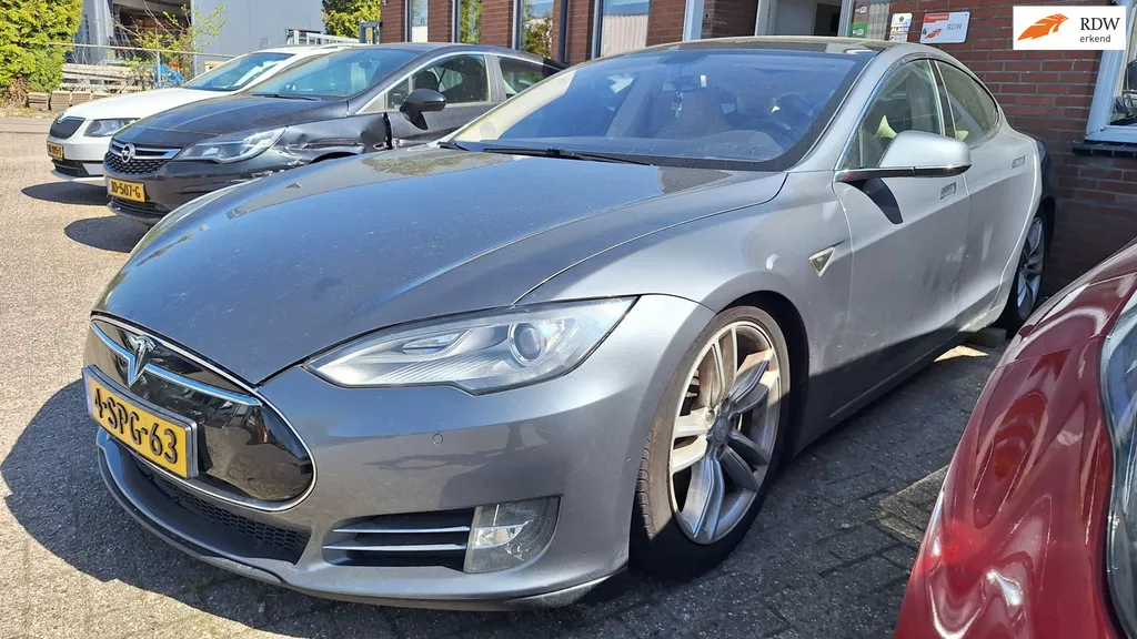 Tesla Model S 85 Base (generator of module defect)