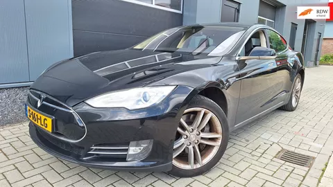 Tesla Model S 85 Performance (Gratis levenslang supercharging- Accu niet goed!)