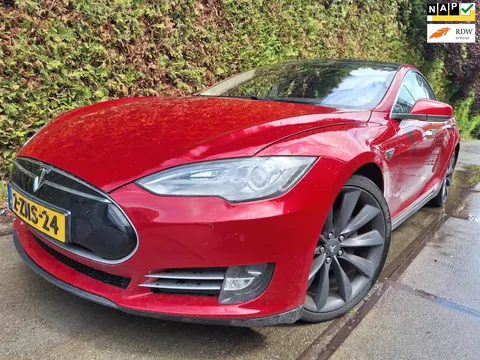 Tesla Model S 85 Base (free supercharging) (accu is 60 procent)