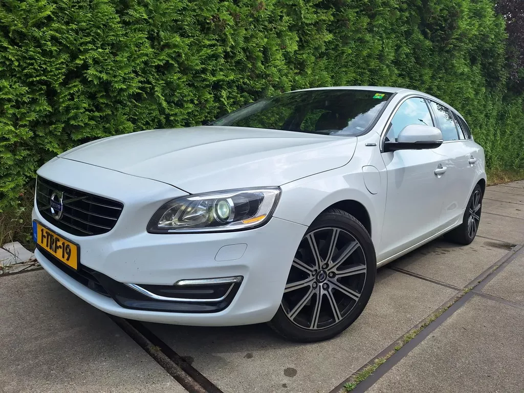 Volvo V60 2.4 D6 AWD Plug-In Hybrid Summum