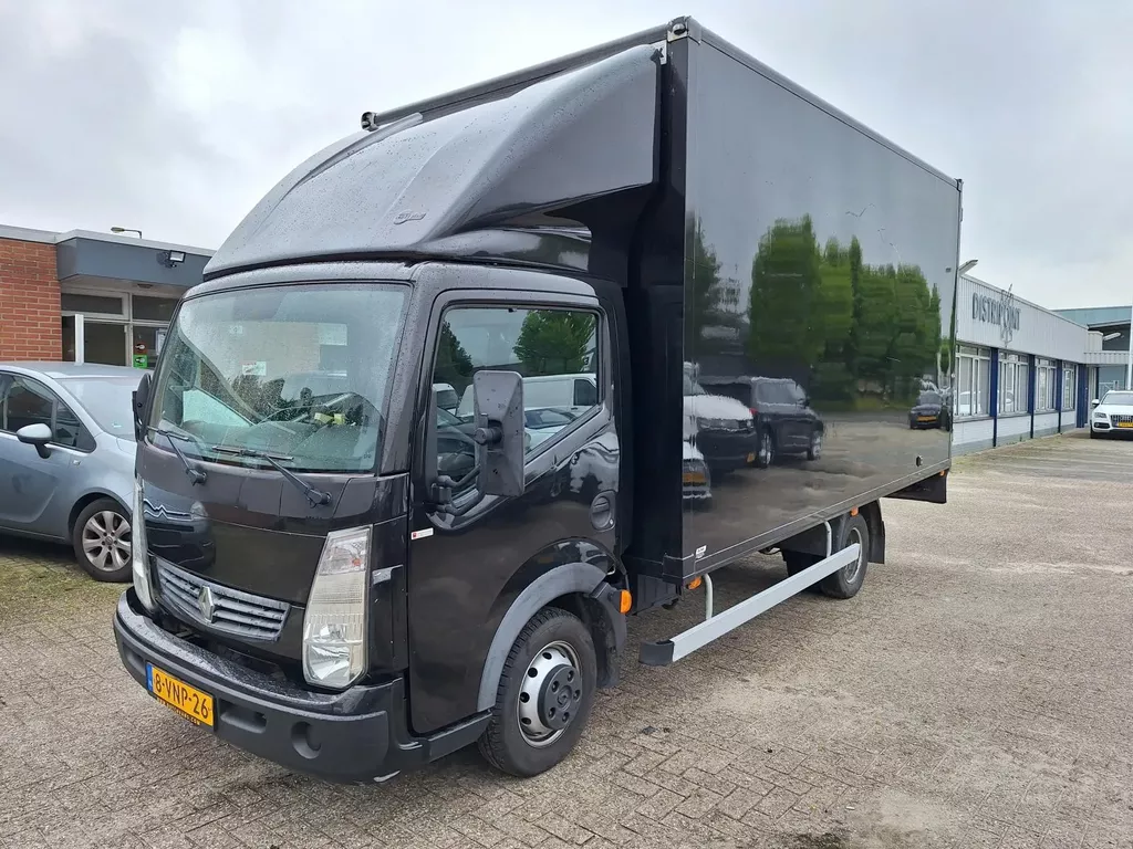 Renault Maxity 110.35/5 2.5 L3 alleen voor de export