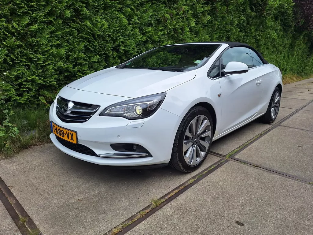 Opel Cascada 1.6 Turbo Innovation alleen voor de export dak opent niet