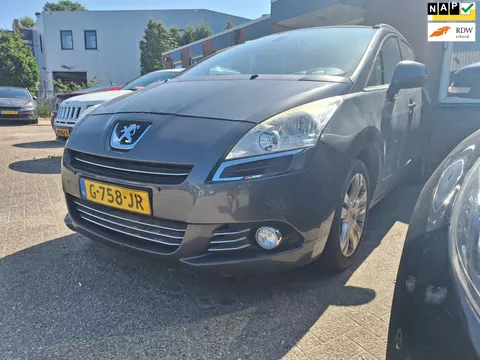 Peugeot 5008 1.6 THP Allure 5p. (motor is defect)
