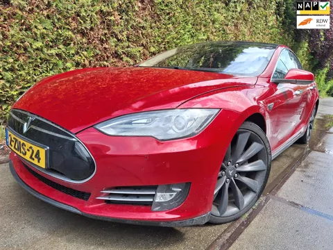 Tesla Model S 85 Base (free supercharging) (accu is 60 procent)